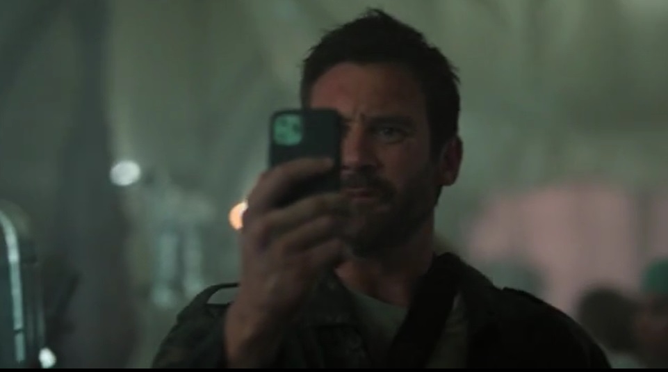 "В Украине гибнут люди". В популярном сериале "Утреннее шоу" всю серию посвятили Мариуполю