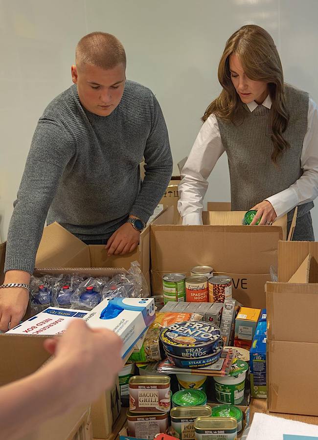 Кейт Міддлтон з жовто-блакитними стрічками на серці завітала до українських дітей в Британії