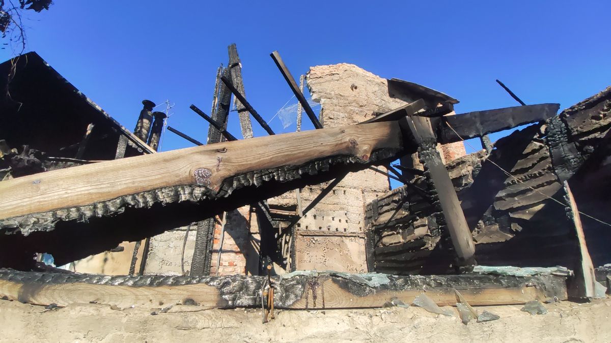 Батько загиблого героя України живе у землянці: фото, від яких стає боляче