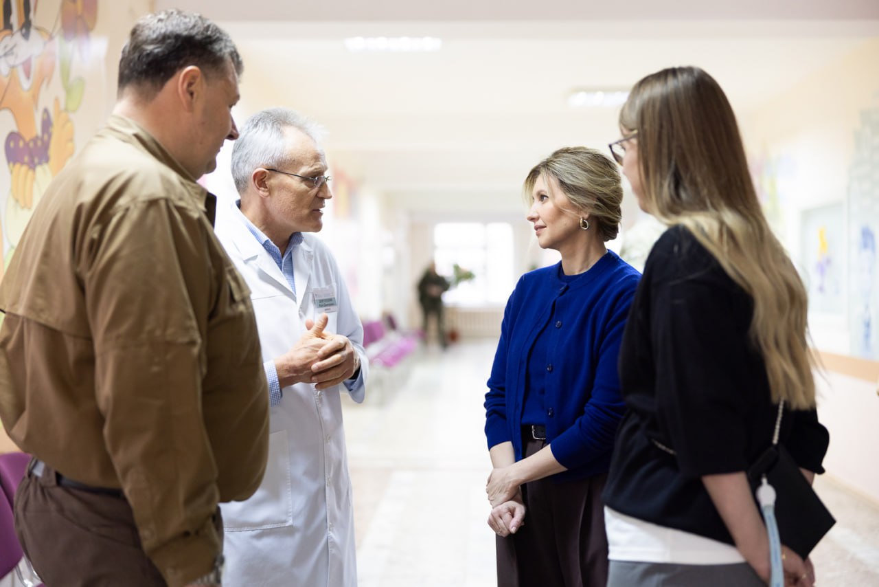 Елена Зеленская в ярком наряде поздравила детей с Днем Святого Николая