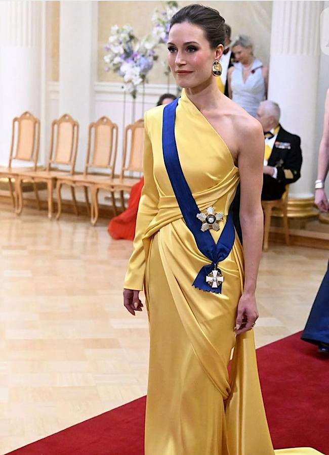 Колишня прем’єр-міністр Фінляндії Санна Марін засвітилась у жовто-блакитній сукні (фото)