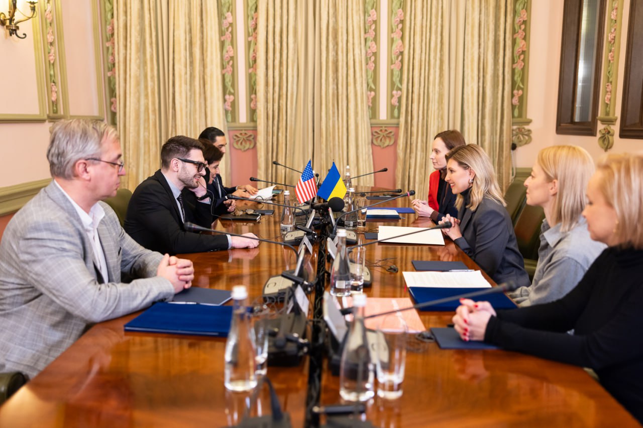 Олена Зеленська у стриманому образі заговорила про стійкість українських дітей (фото)