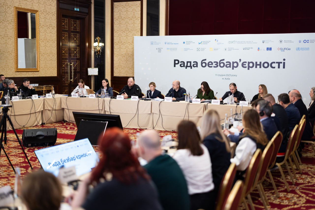 Елена Зеленская в элегантном образе показала стильную прическу (фото)