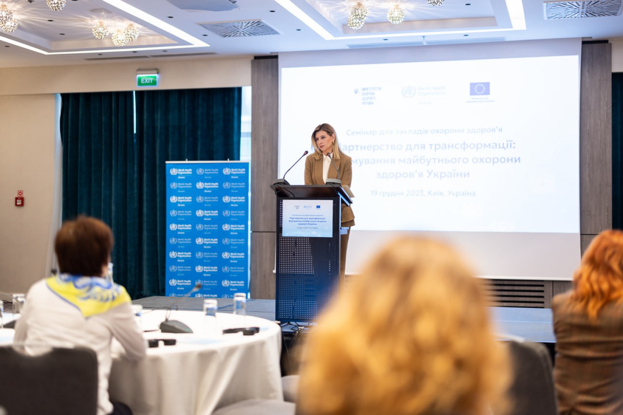 Елена Зеленская показала новый образ в пастельных тонах (фото)