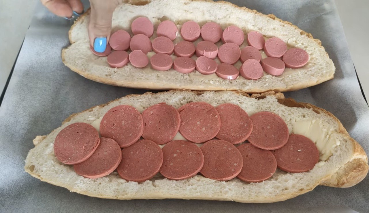 Смачний та ситний сніданок з вчорашнього хліба: простий покроковий рецепт