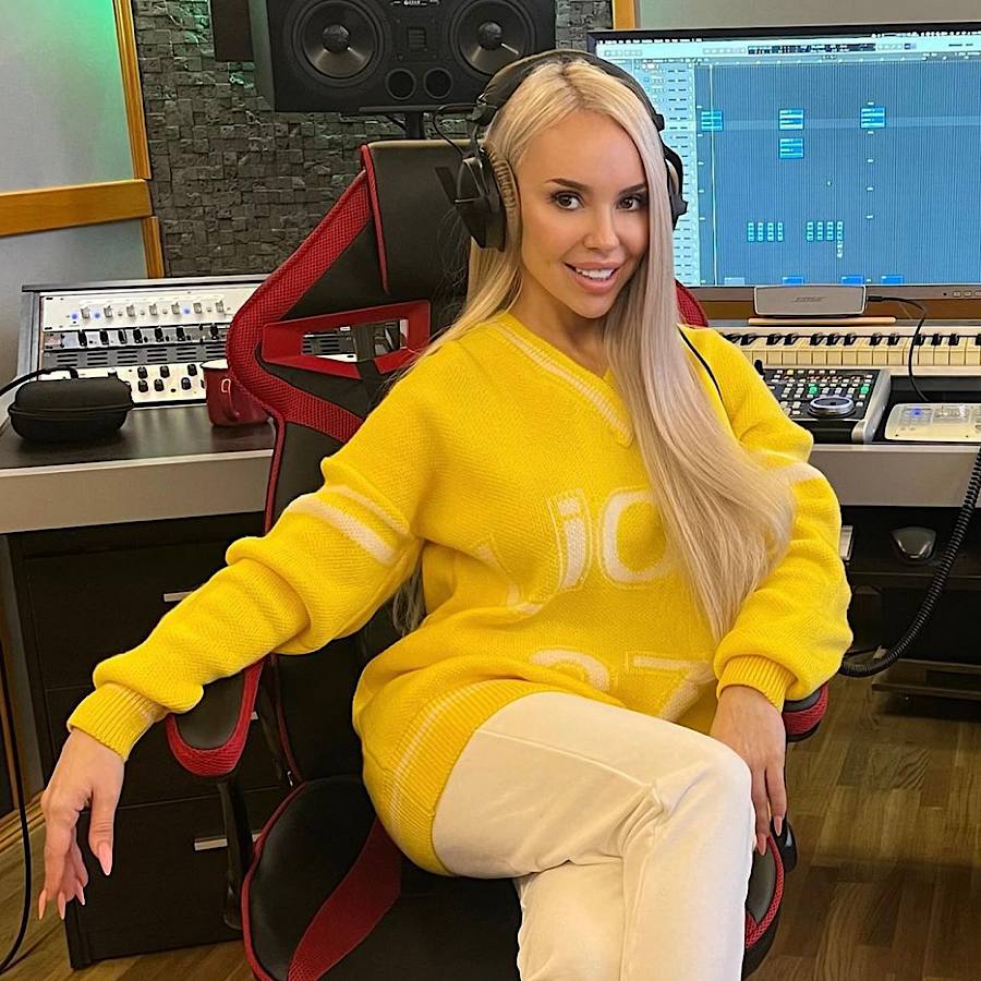 Купує речі на знижках: Ніколас Карма розсекретив вартість луку співачки СолоХа (відео)