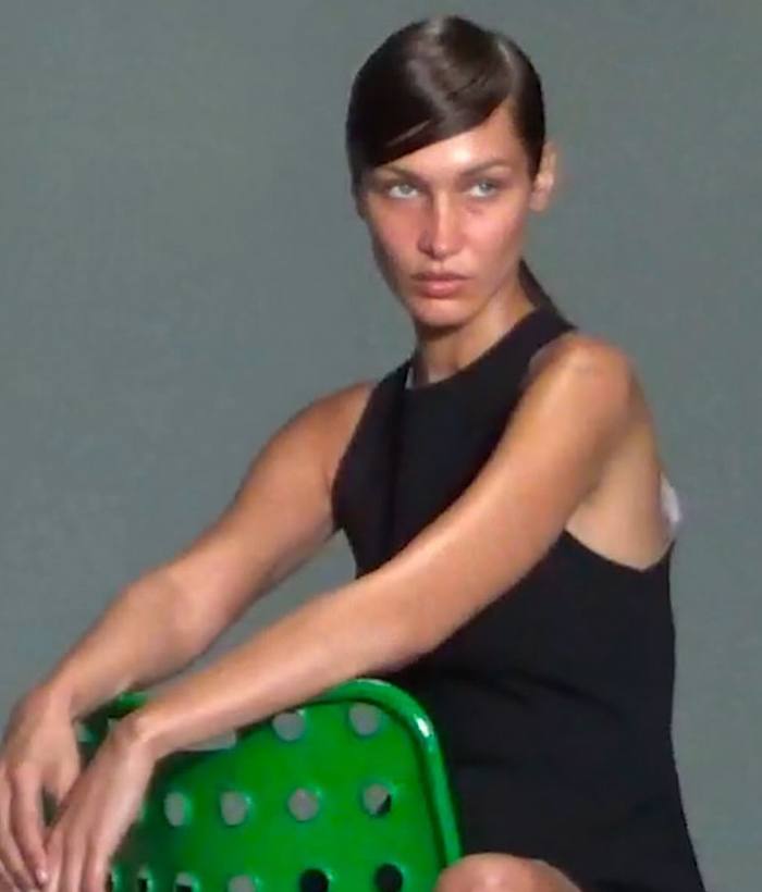 Белла Хадид вернулась в моделинг после длительного лечения и порадовала фолловеров новыми фото