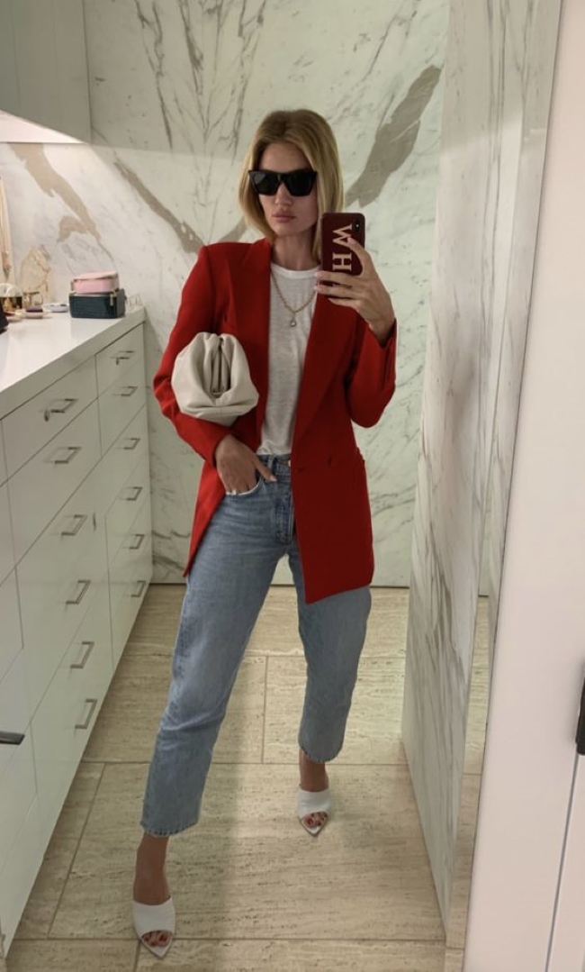 Як стильно носити джинси з жакетами в зимовий період