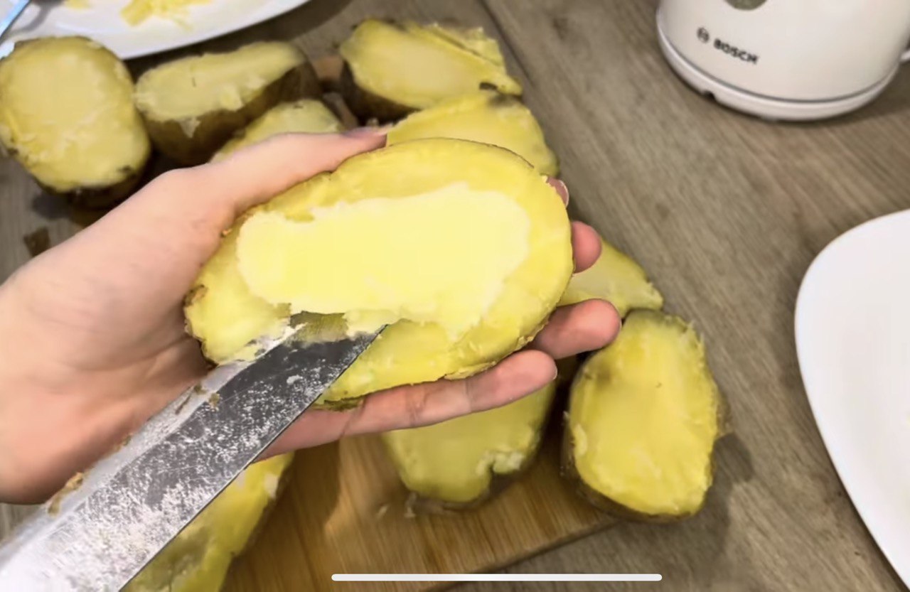 Як приготувати смачні картопляні "човники" з грибами: простий покроковий рецепт