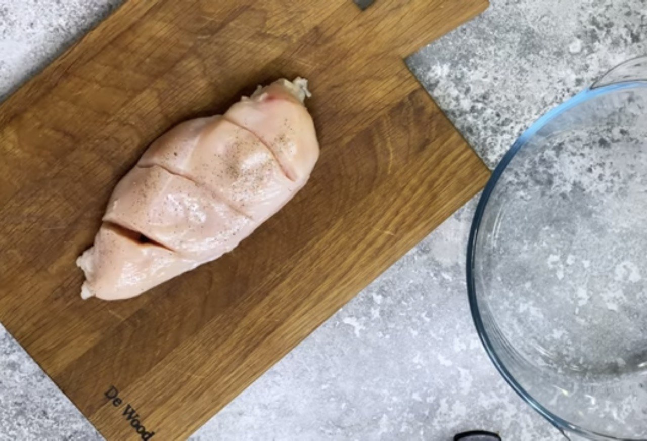 Ніжна м'ясна гармошка на вечерю: простий рецепт страви, яку зможе приготувати кожен