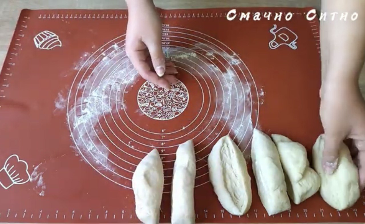 Як швидко і легко приготувати відомі турецькі бублики з кунжутом: покроковий рецепт