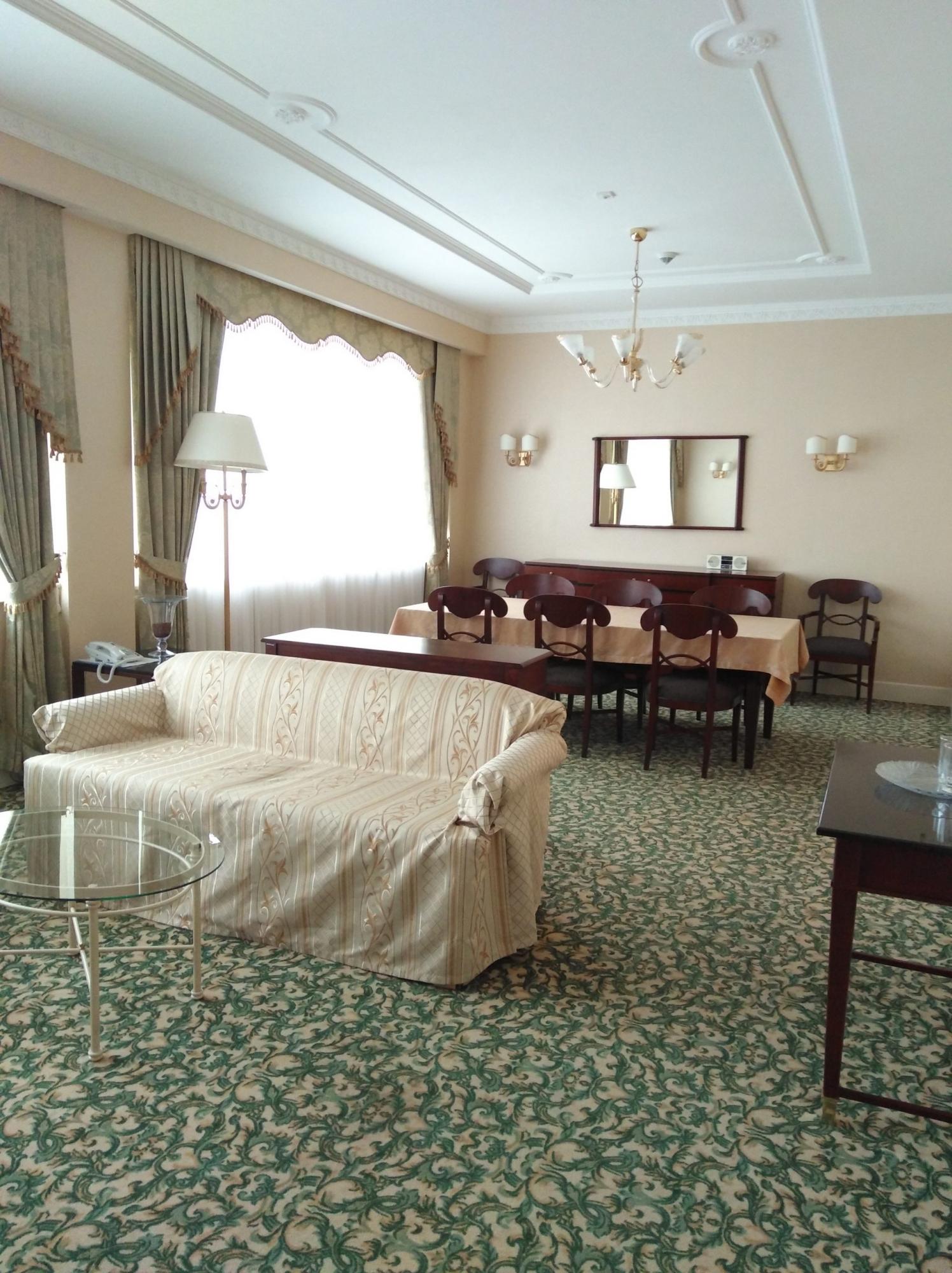 Гостиницу Кучмы, построенную для Путина и Лукашенко, выставили на аукцион: как она выглядит