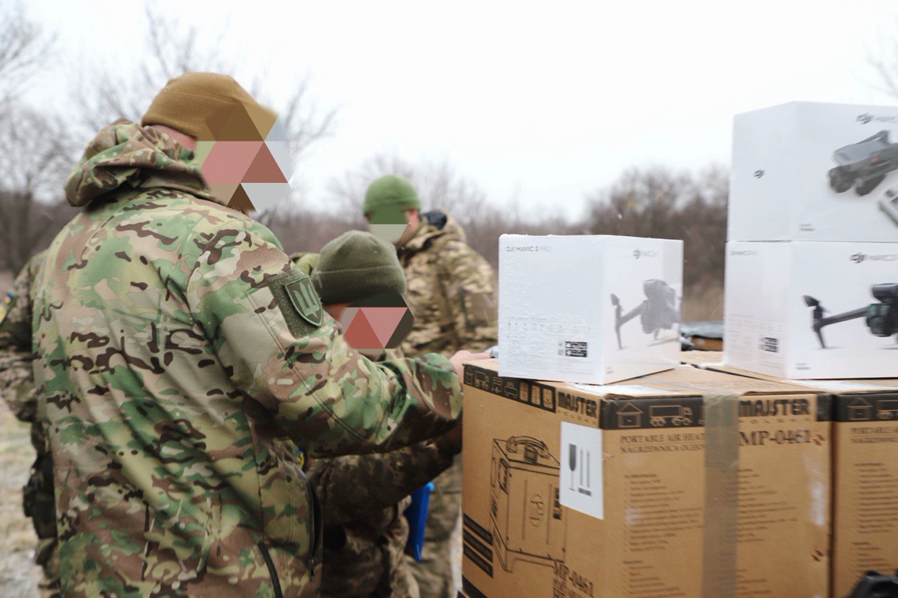Благотворительный фонд Мкртчана передает защитникам БПЛА, обогреватели и генераторы