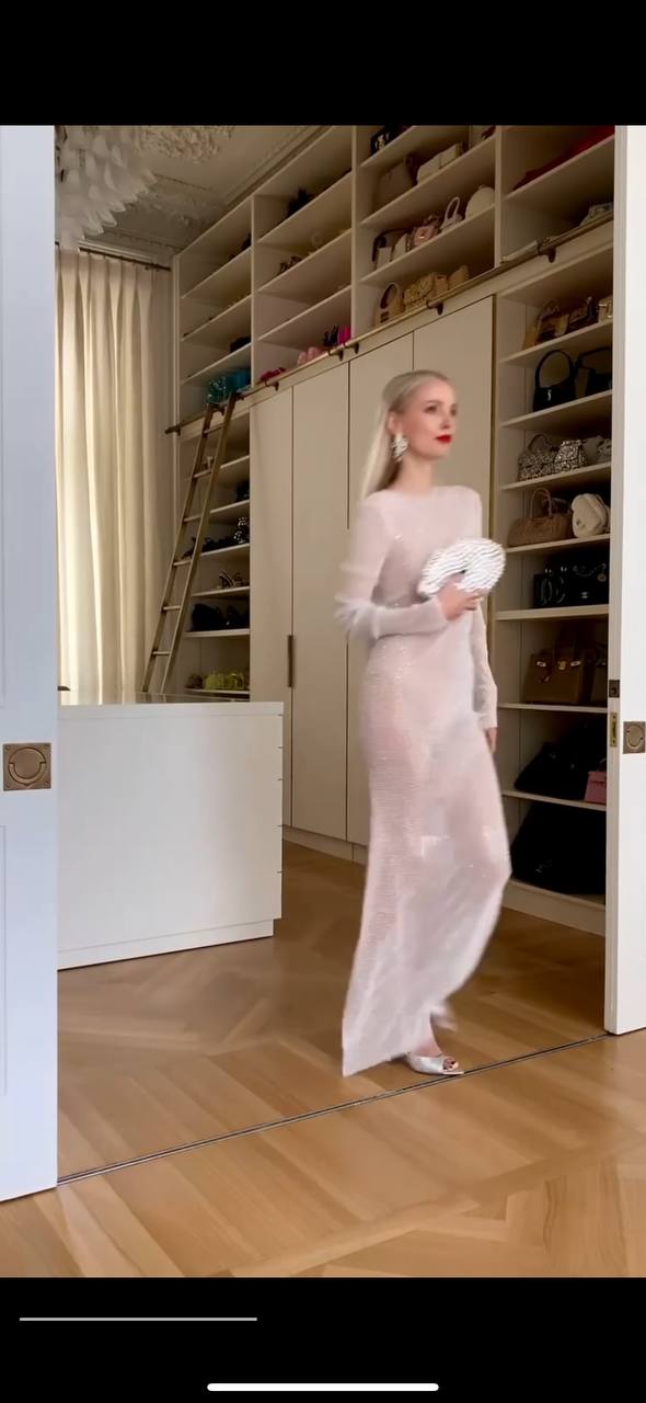 Фешн-інфлюенсерка Леоні Ганне показала цікаві образи до Дня всіх закоханих (фото, відео)