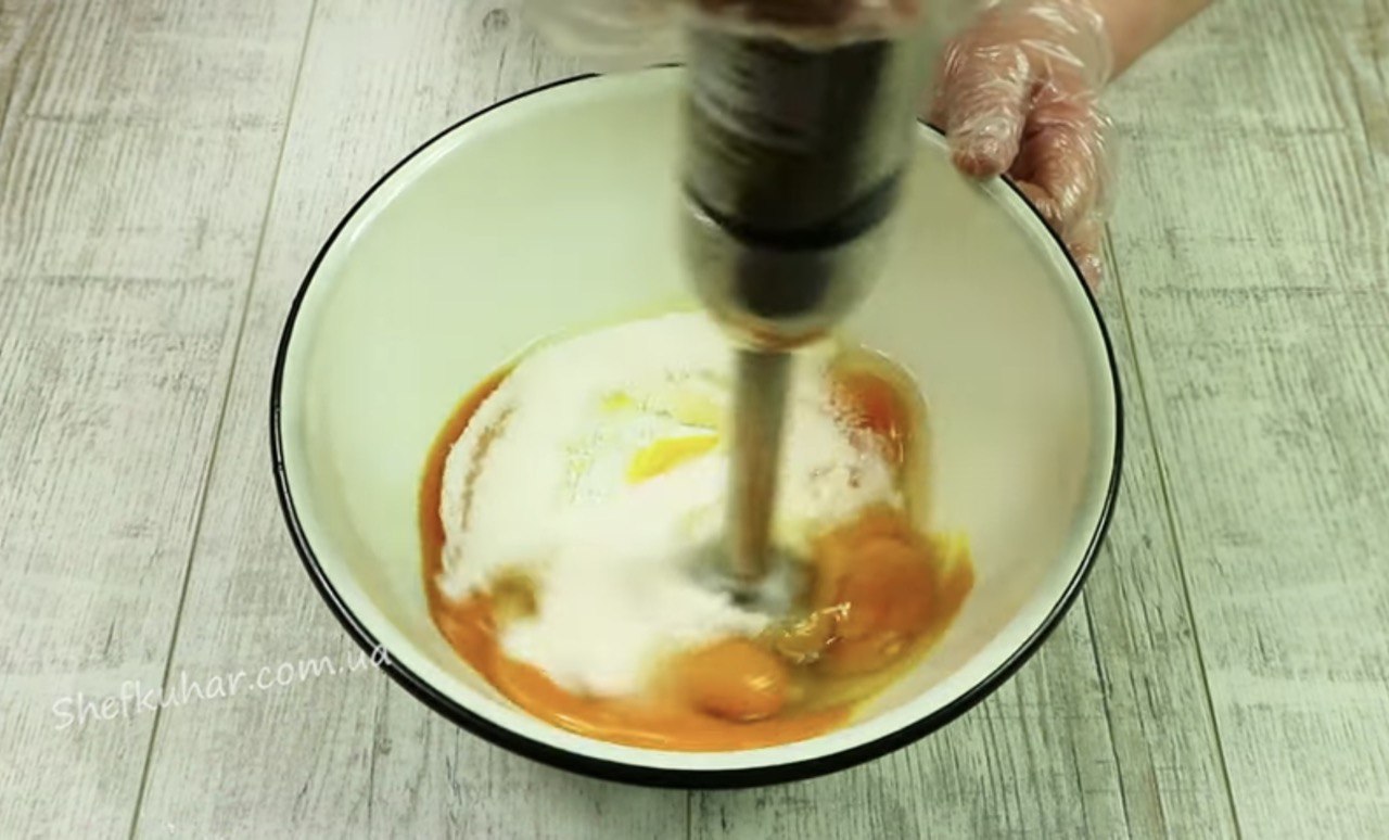 Молозиво в духовці з трьох інгредієнтів: рецепт простого та неймовірно смачного десерту