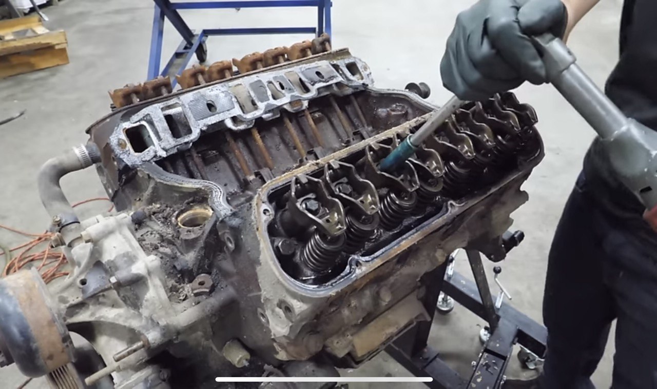 Вот что будет с двигателем, если не ездить на автомобиле 17 лет (видео)