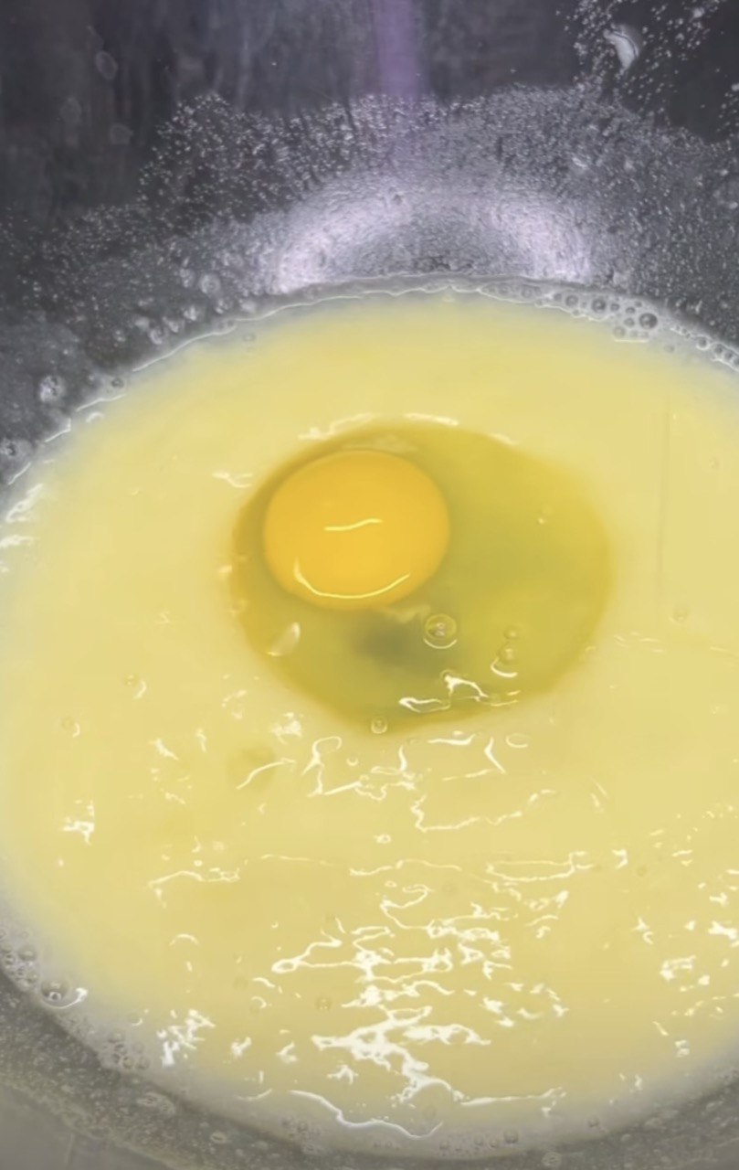 Будут мягкими несколько дней: как приготовить картофельные булочки с сочной начинкой