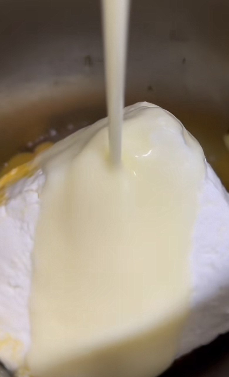 Сподобаються усім: як приготувати міні-чизкейки всього з трьох інгредієнтів (відео)