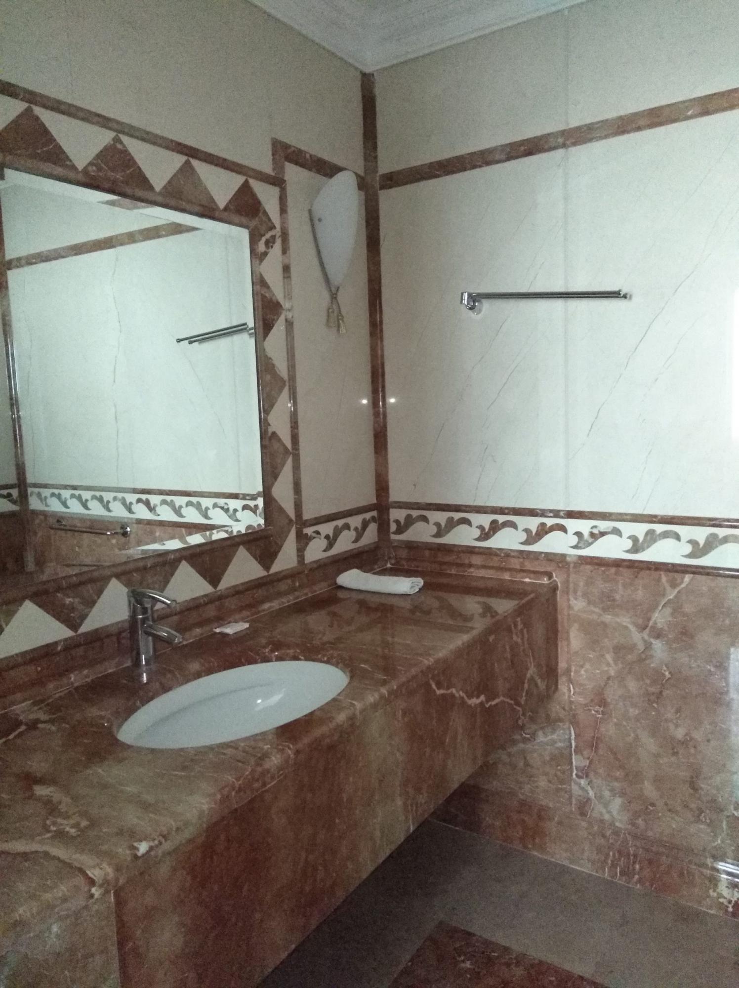 Гостиницу Кучмы, построенную для Путина и Лукашенко, выставили на аукцион: как она выглядит