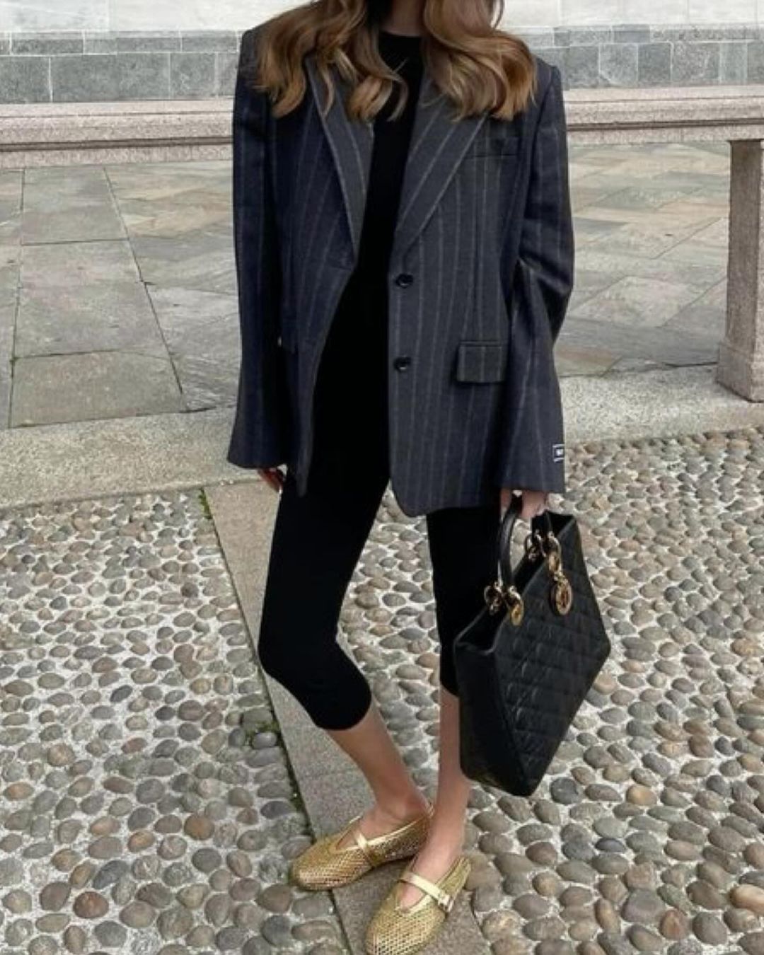 Повернулися в моду з 90-х: стиліст показала, як носити трендові штани