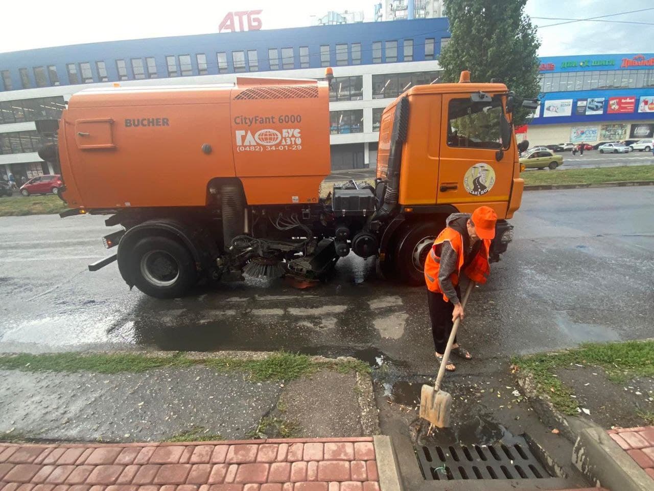 Залповый ливень затопил часть Одессы: последствия непогоды показали на видео