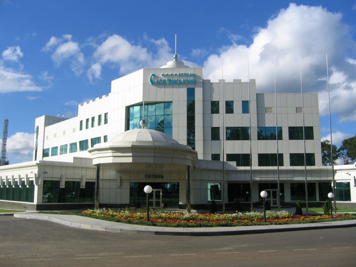 Гостиницу Кучмы, построенную для Путина и Лукашенко, выставили на аукцион: как она выглядит