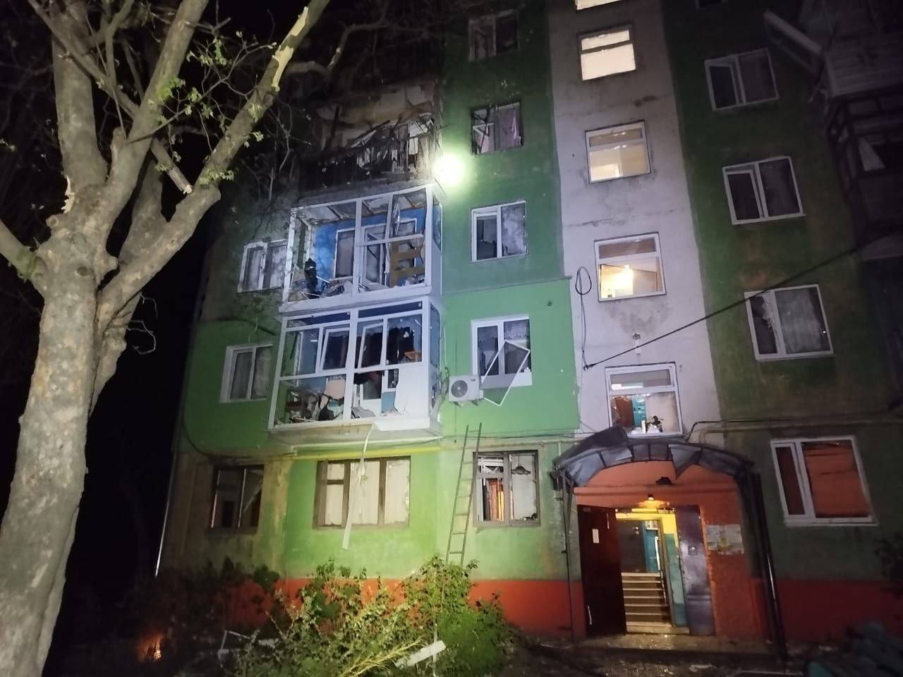 Дронова атака РФ: у Павлограді є жертва і постраждала, у Дніпрі пошкоджені будинки