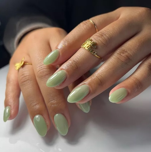 Цей колір манікюру - найгарячіший тренд сезону: як він виглядає та які дизайни вибрати