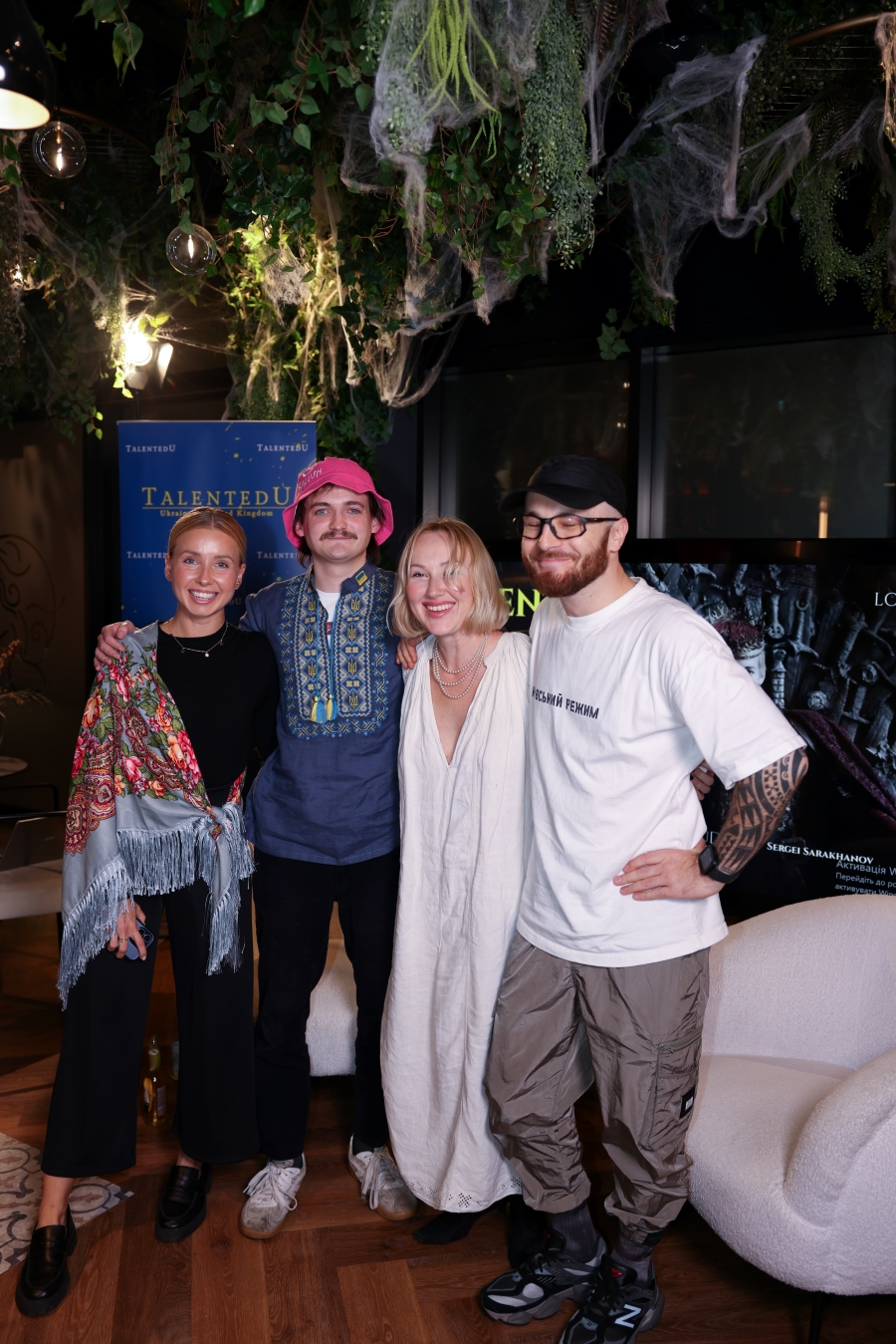 Зірка "Гри Престолів" у вишиванці сказав, що мріє зіграти Івасюка чи Сковороду (фото)