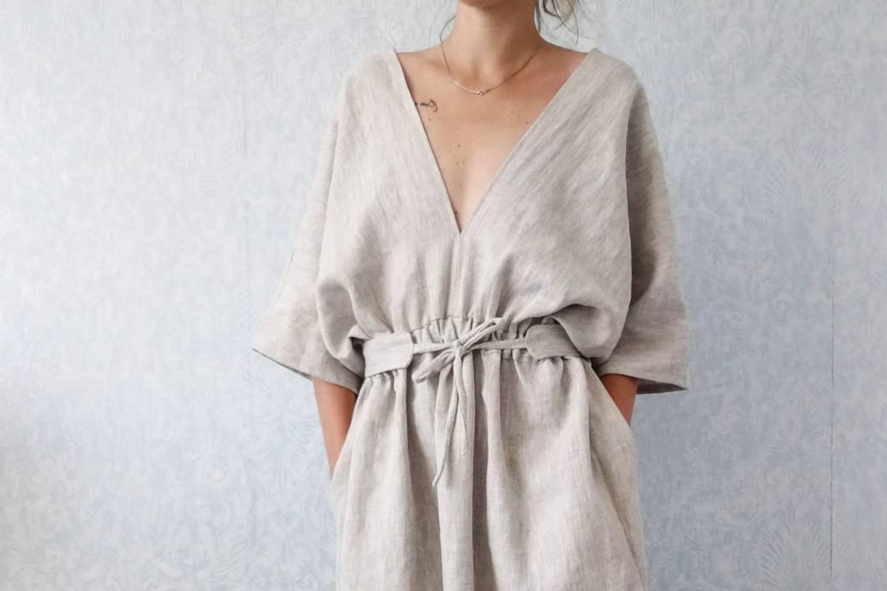 Такий одяг допоможе вам легше переносити літню спеку: що вдягати та взувати