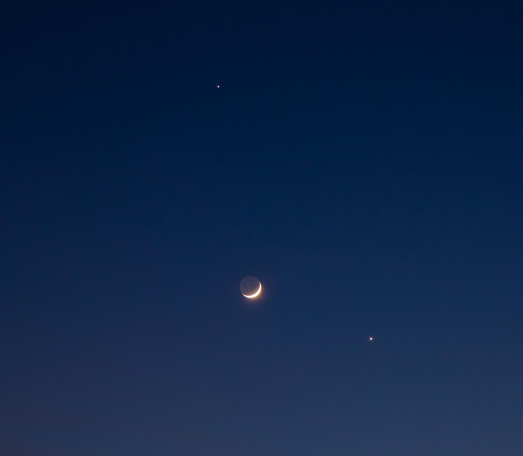 Украинцы наблюдали редкое астрономическое явление: зрелищные фото "парада планет"