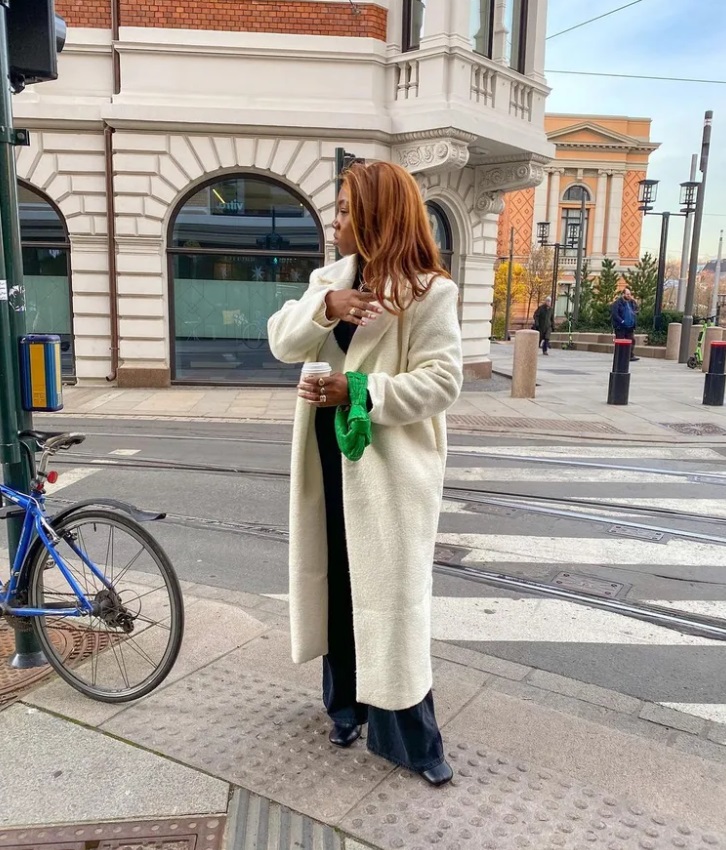 Какой цвет пальто стал самым модным в 2024 году: трендовые образы на осень и зиму