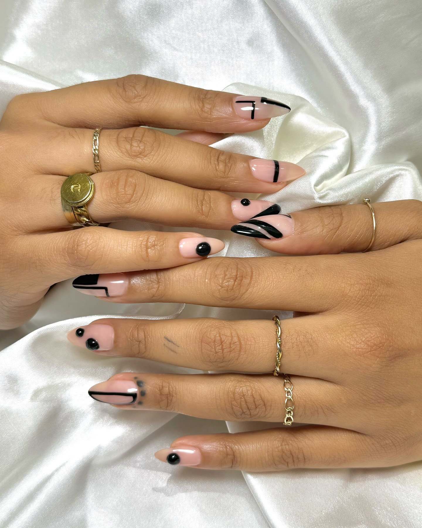 Щасливий колір місяця: який манікюр притягне успіх та любов у листопаді