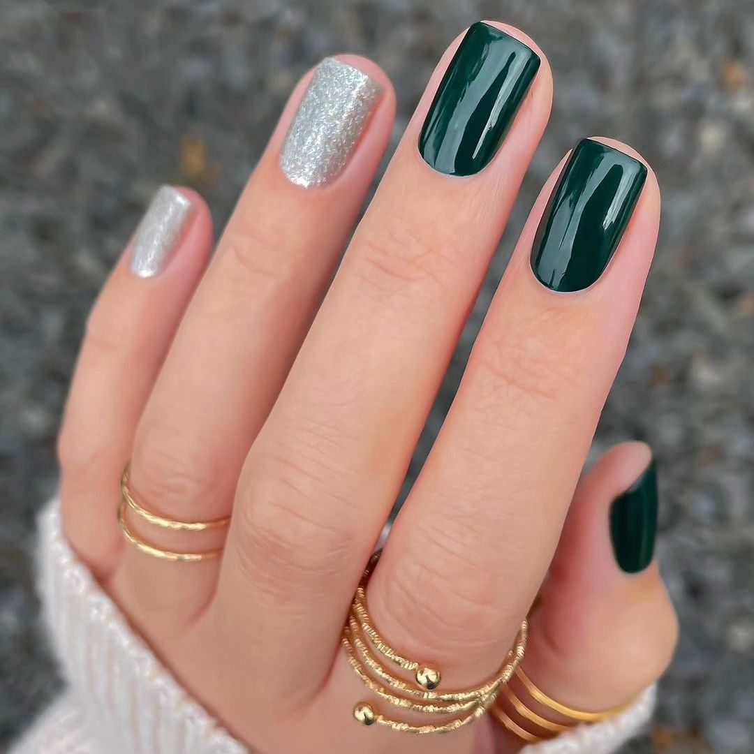 Який колір манікюру вибрати на Новий рік 2025: щасливий та модний відтінок на свято