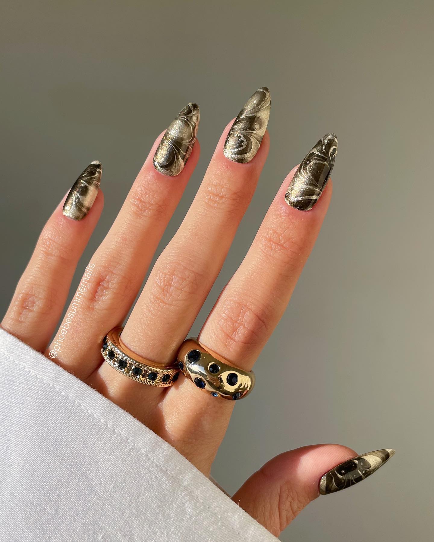 Блискучі нігті та складні візерунки: головні тренди манікюру на зиму 2025 року