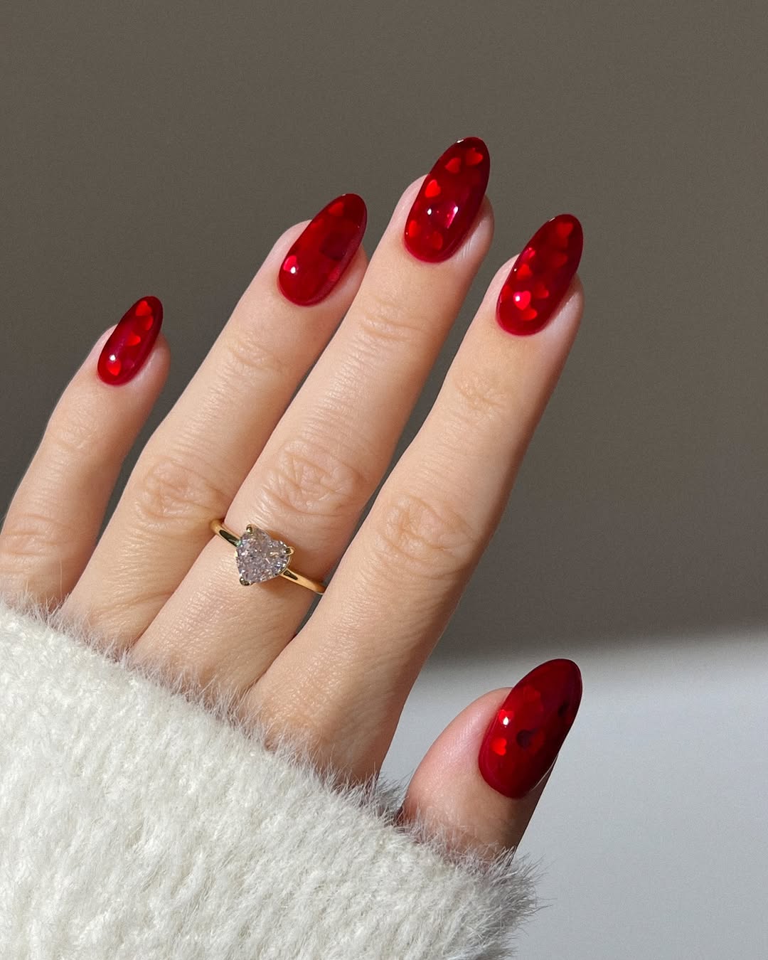 Червоний манікюр до Дня закоханих: які нігті зробити в головному кольорі свята