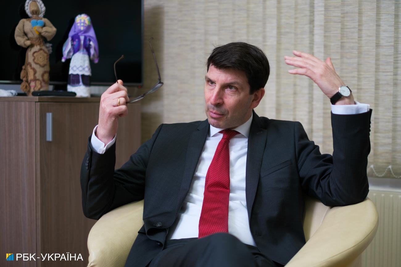 Посол Австрії Арад Бенкьо: Мирні переговори не повинні відбуватися за спиною України