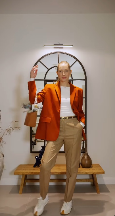 Весняний фаворит: Катя Осадча показала трендову річ у гардеробі на всі випадки життя