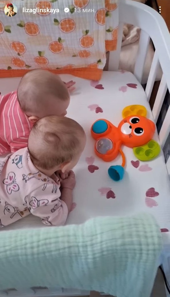 Зірка "МастерШеф" Ліза Глінська замилувала фото з 5-місячними доньками: на кого вони схожі