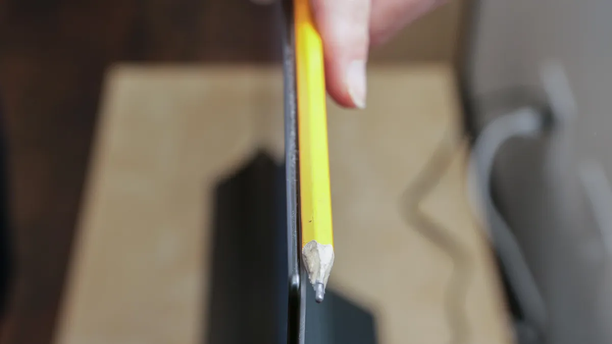 QLED чи OLED? У чому різниця і який телевізор вибрати у 2025 році