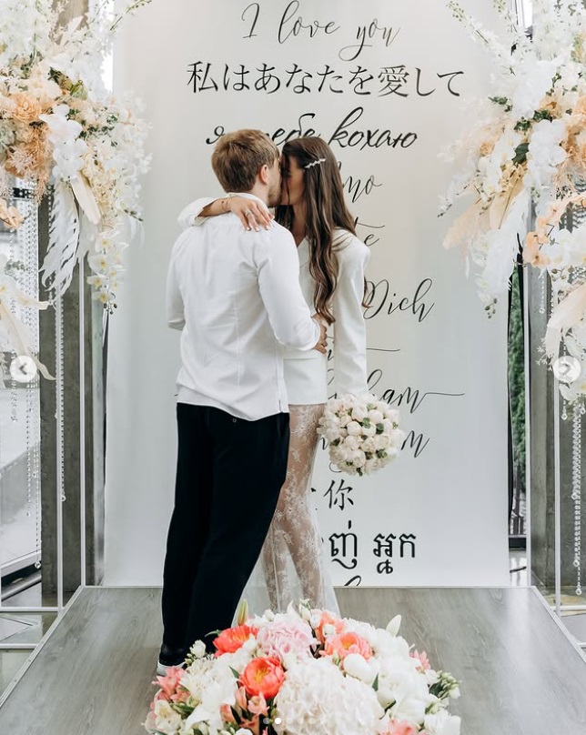 Зірка "Холостяка" показала нові фото весілля і заінтригувала мережу: "Це що Терен?"