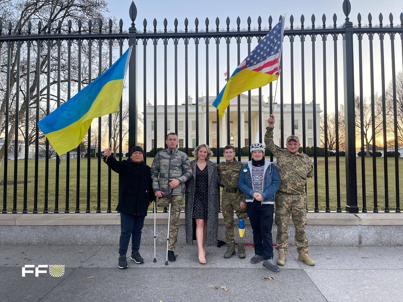 "Доводиться просити, щоб поступилися місцем". Воїн ЗСУ - про життя з протезом, реакцію суспільства і що тримає на плаву