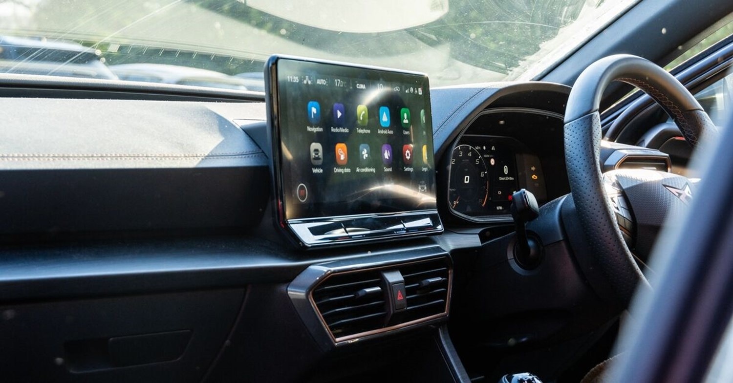 Apple CarPlay и Android Auto: как подключить и можно ли установить в старые авто