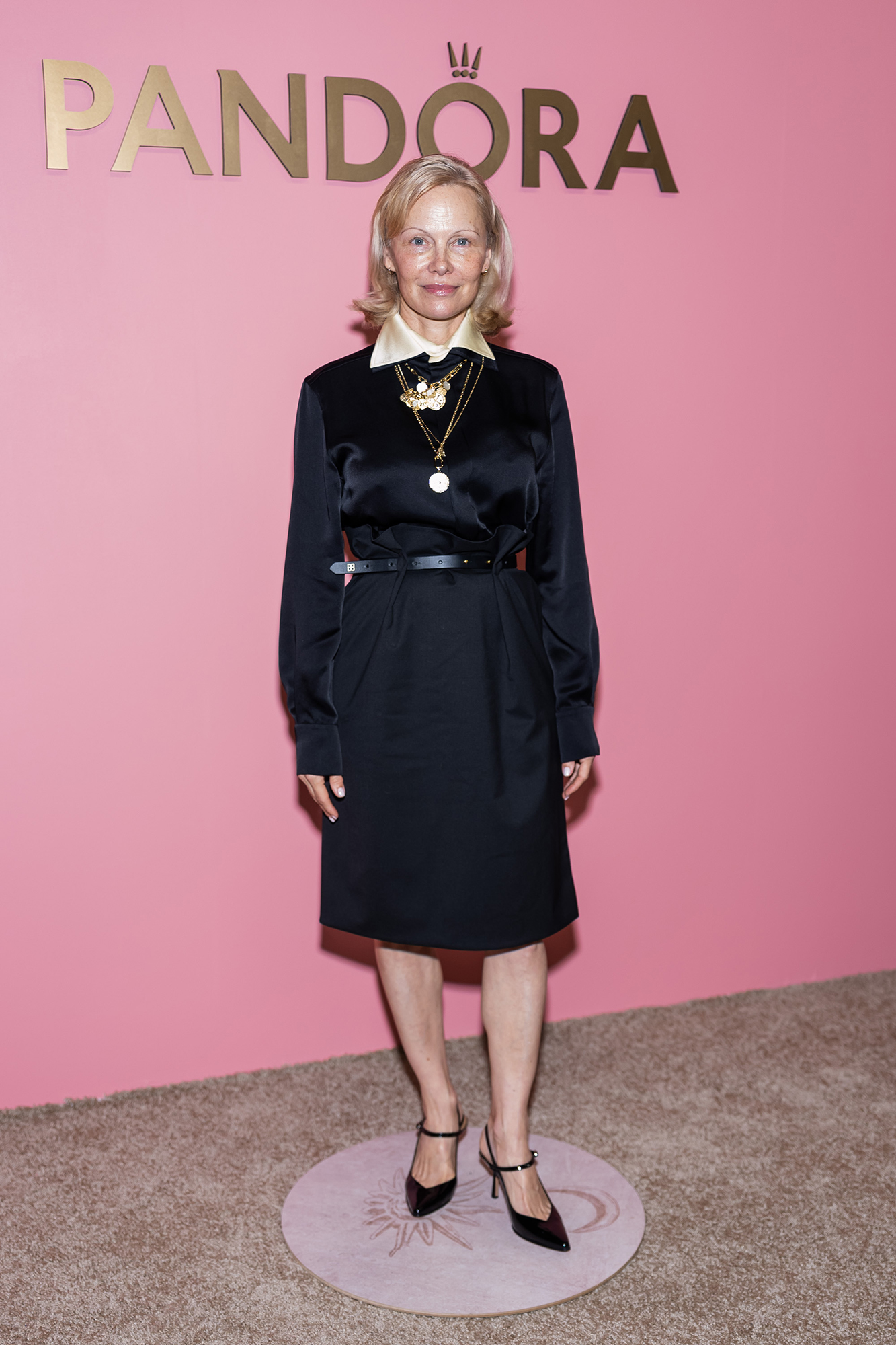 Памела Андерсон підкорила образом в сукні українського бренду (фото)