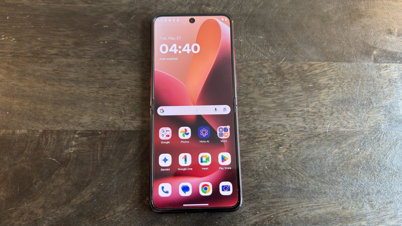 Розкладачка чи "книжка": який гнучкий смартфон купити у 2025 році