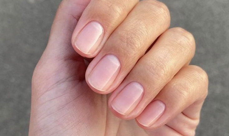 Какой маникюр сейчас в тренде: цвета, дизайны и секреты ухода