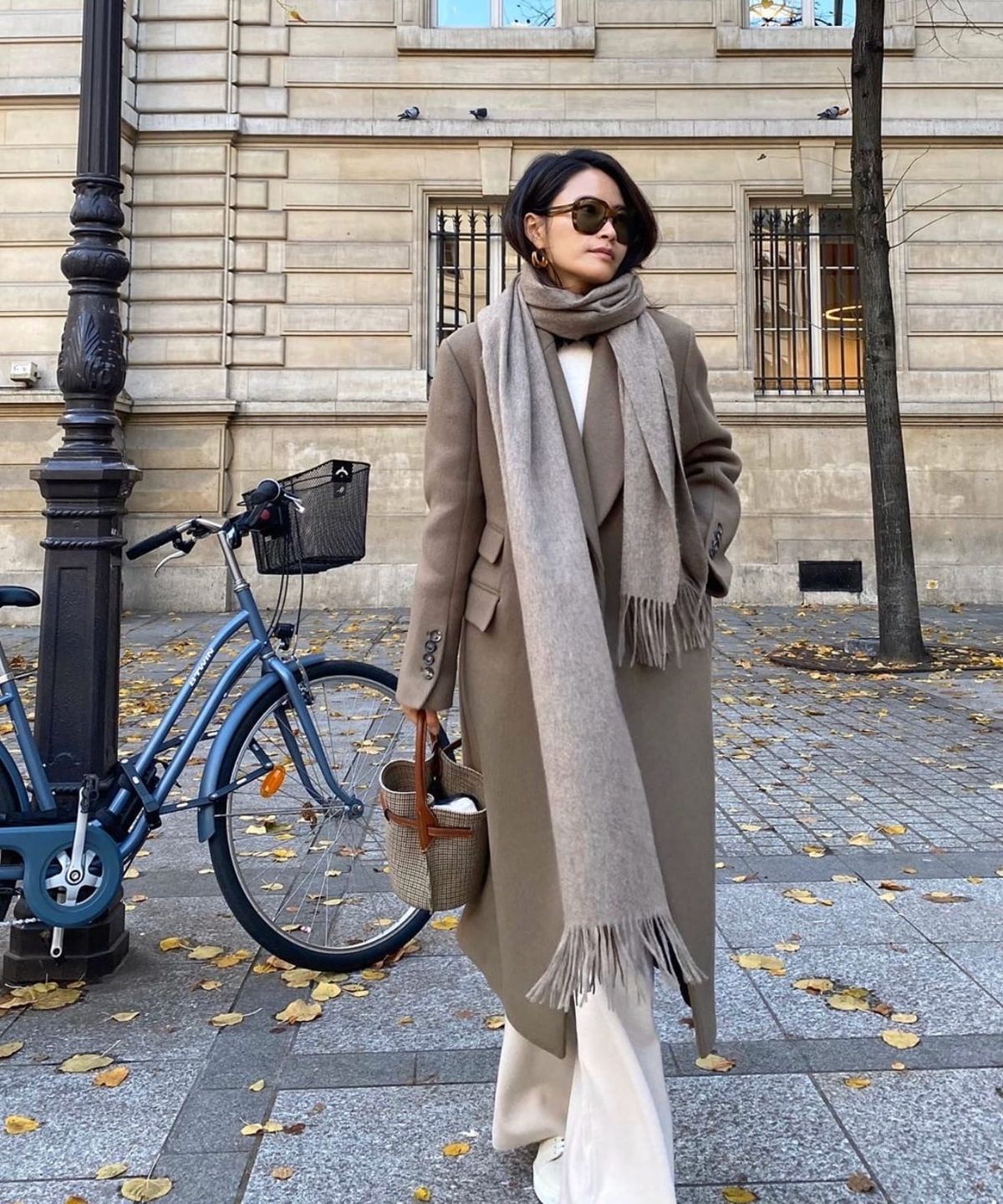 Як адаптувати літні речі для осені та зими: стилістка розкрила секрети