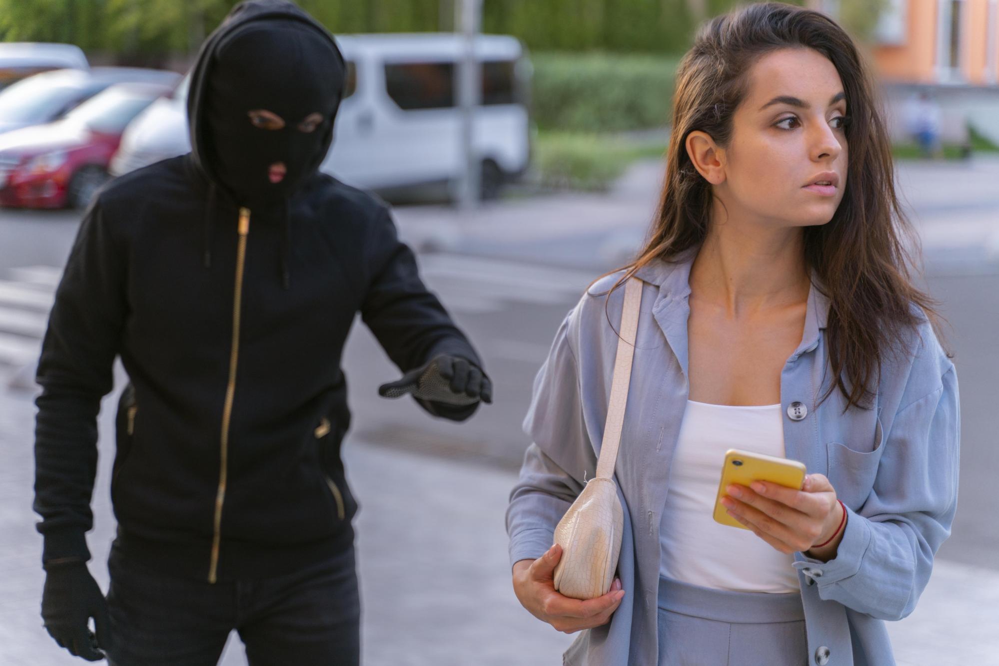 Эксперты рассказали, как уберечься от карманников и сохранить ценные вещи