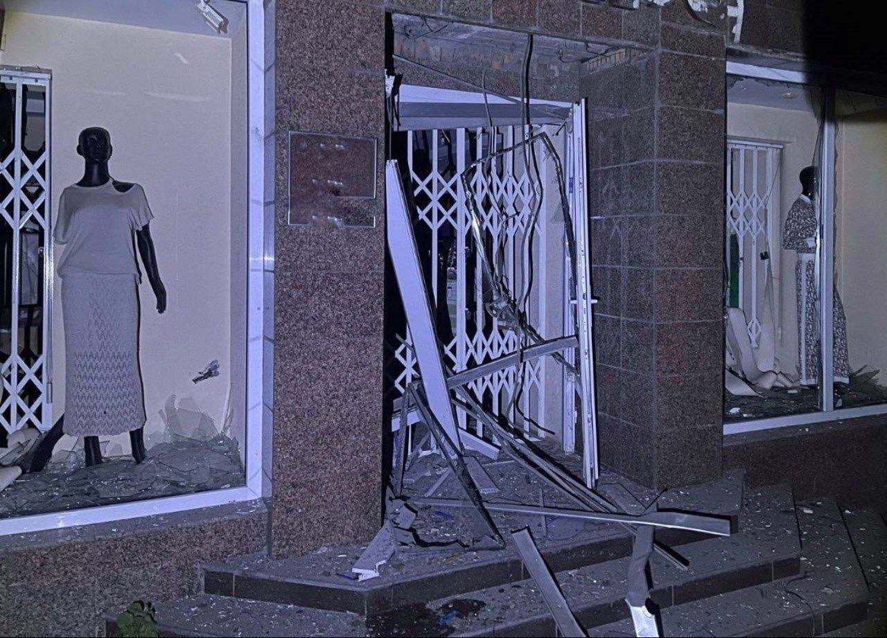 Дронова атака РФ: у Павлограді є жертва і постраждала, у Дніпрі пошкоджені будинки