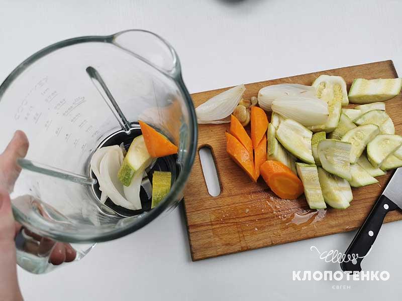 Клопотенко раскрыл секрет божественной кабачковой икры: жарить или тушить ее не нужно!